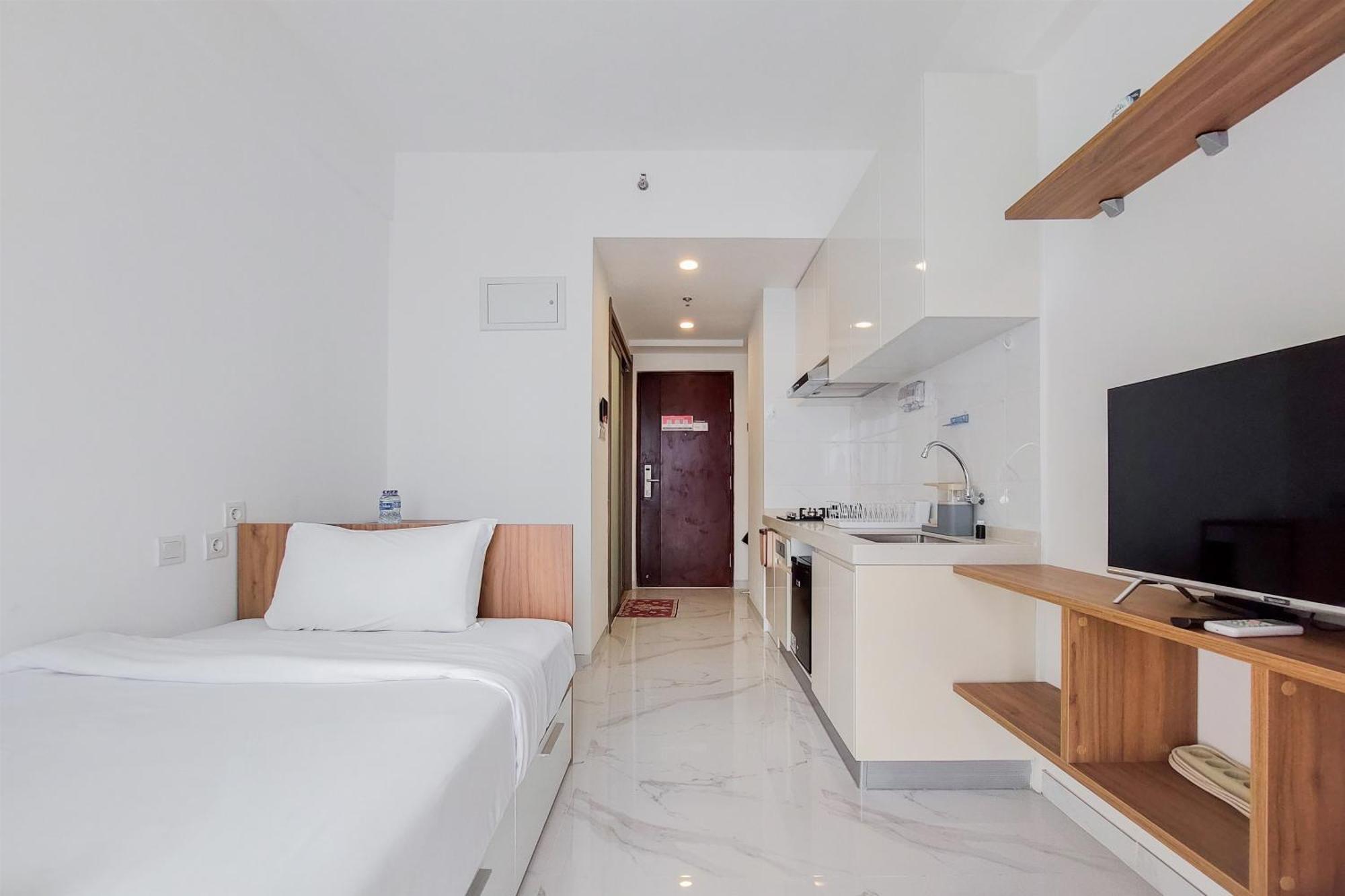 Modern And Comfort Studio Apartment At Sky House Bsd By Travelio Tangerang Exterior foto